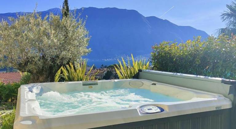 Magic Garden with Jacuzzi-Pool and Luxury Lake Como view in Tremezzina