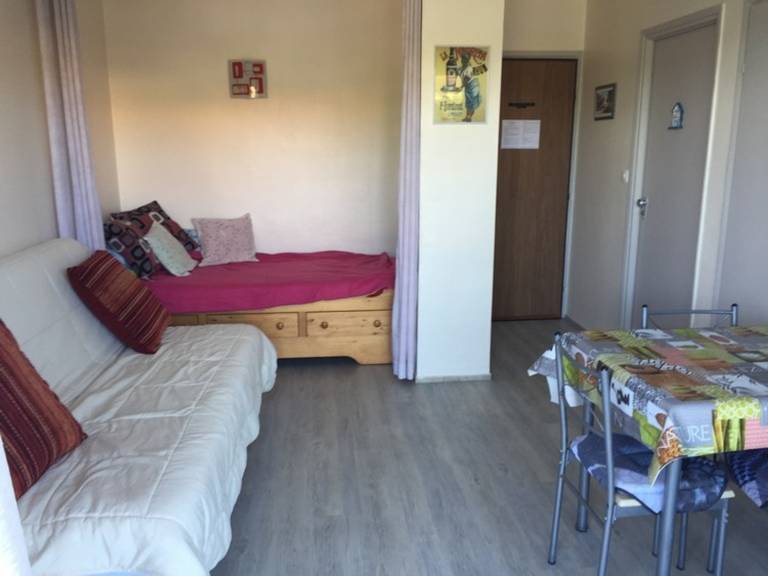 Studio for 3 with loggia and parking 300m from the beach — photo 2