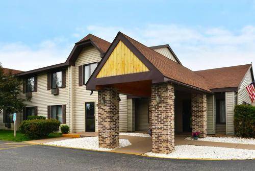 Travelodge by Wyndham Ishpeming Marquette