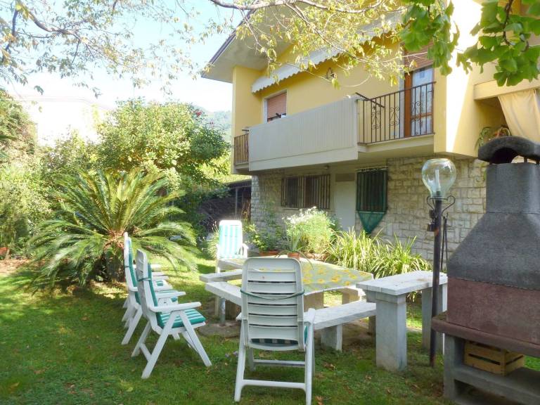 Holiday apartment with garden & barbeque — photo 4