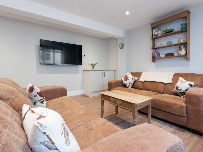 Child-friendly cottage with terrace | Pets allowed — photo 2