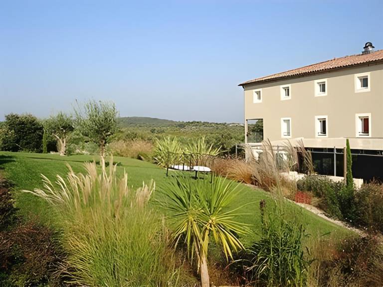 Hotel Restaurant Le Gardon - Pont du Gard in Vers-Pont-du-Gard