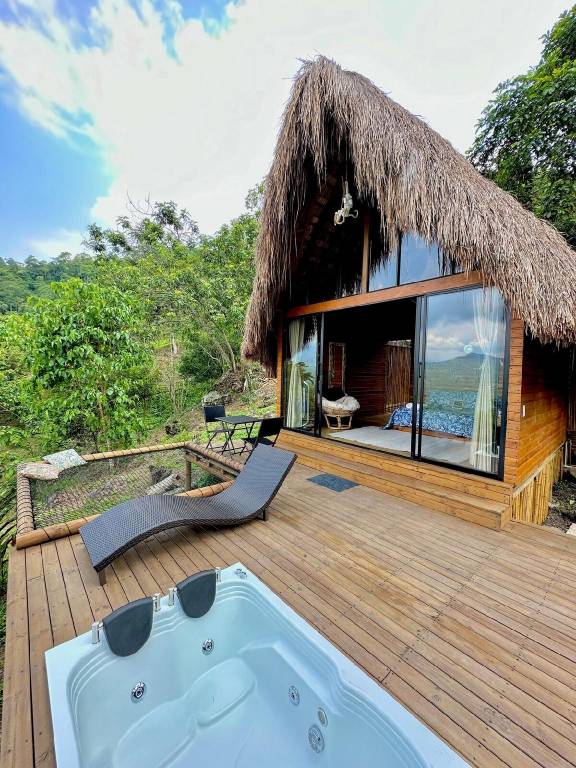 Beautiful cabin surrounded by nature — photo 3