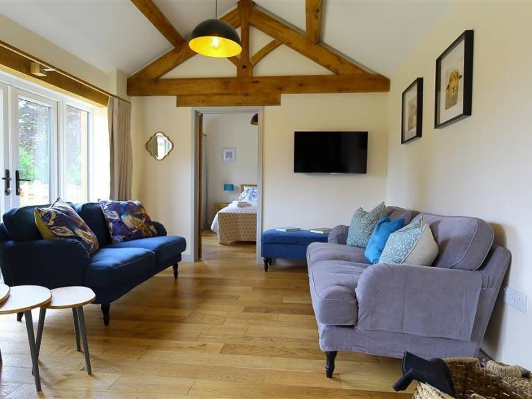 Family-friendly cottage with hot tub & yard | Pets allowed — photo 4