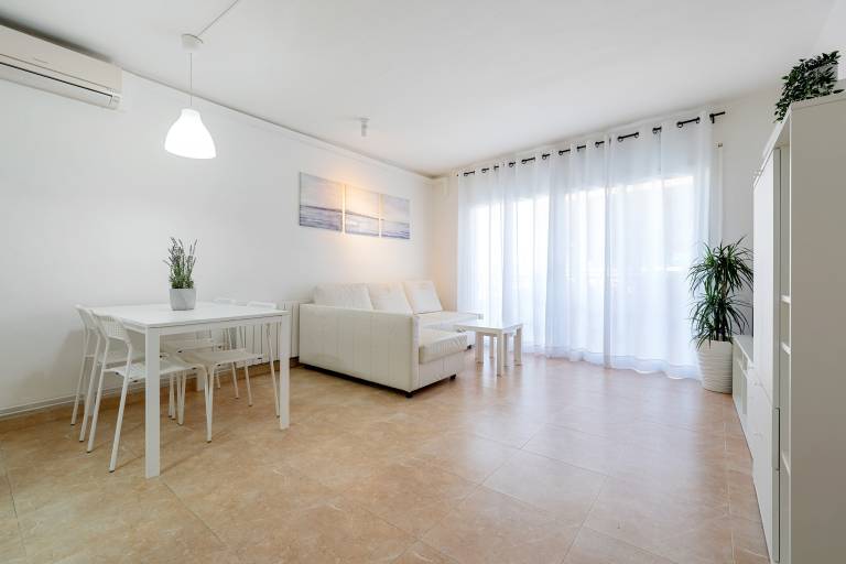 Apartment 'Center Beach Calafell' with Balcony, Wi-Fi and Air Conditioning — photo 3