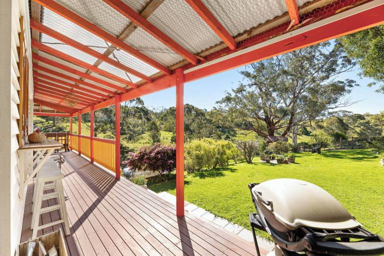 Farmhouse Mystery Bay