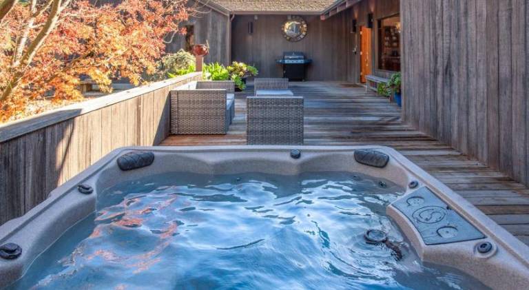 House with pool — photo 3