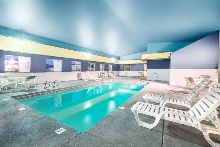 Super 8 By Wyndham Grants — photo 2