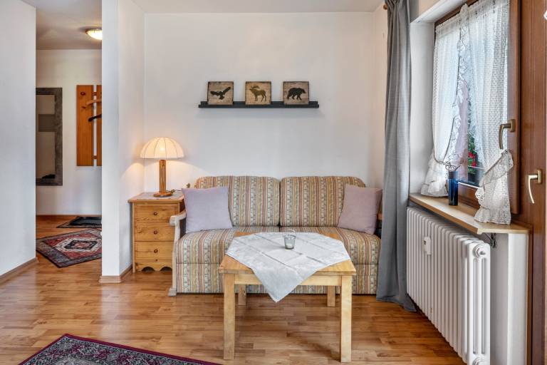 Lovely rental apartment with fast internet & yard | Garden view | Pet-friendly — photo 3