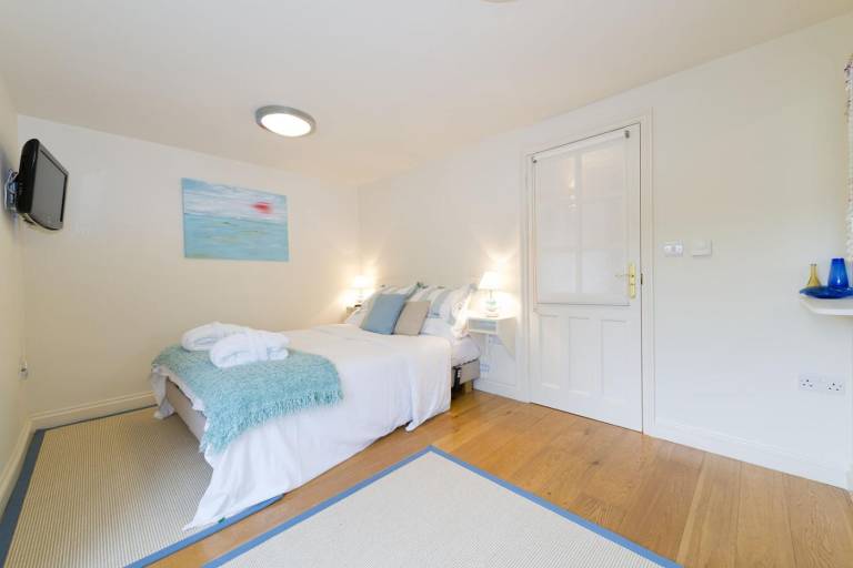 Family-friendly wonderful cottage with yard | Pets are welcome — photo 4