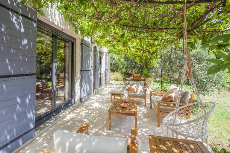 House with grill, garden & patio — photo 4