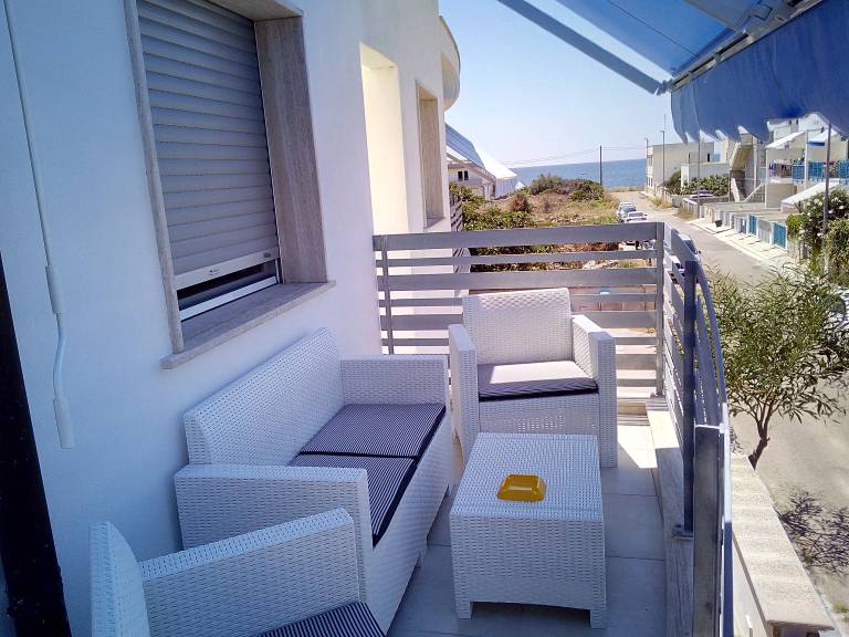 SC2 primo piano con balcone vista mare