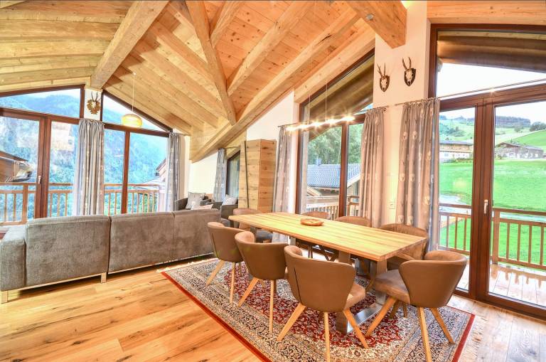 Beautiful Austrian style Chalet at the ski slope — photo 5