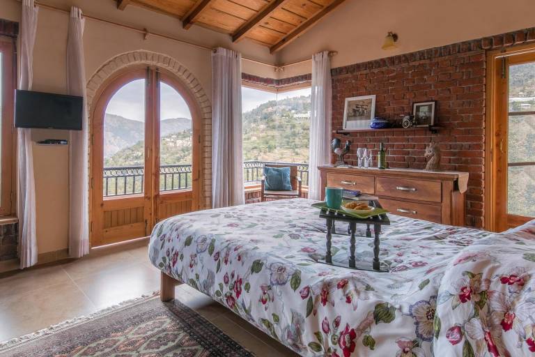 Vacation home with 5 rooms for 12 persons in Dhari