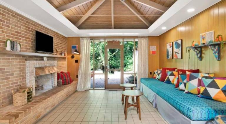 Midcentury Modern - Pool & Hot tub - Retro Retreat in Mobile, AL