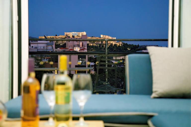 Holiday apartment with yard | Next to Temple of Hephaestus | City view