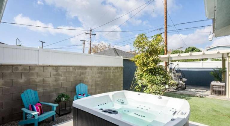 House with garden & jacuzzi — photo 4