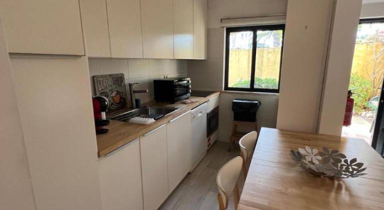 Holiday apartment with patio, barbeque & garden — photo 4