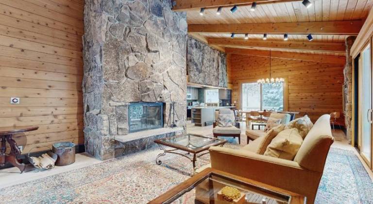 House with jacuzzi — photo 3