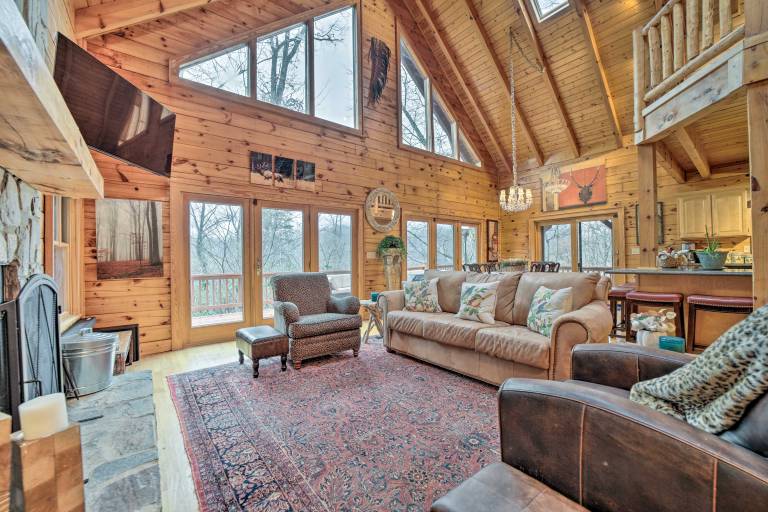 Walk to Golfing: Grand Maggie Valley Cabin! — photo 3