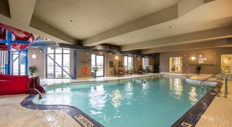 Comfort Suites — photo 3