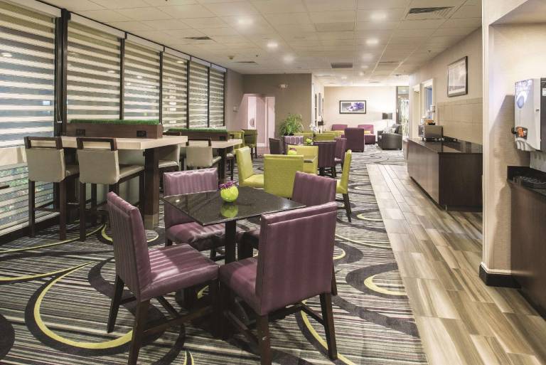 Howard Johnson by Wyndham Sacramento Downtown — photo 4