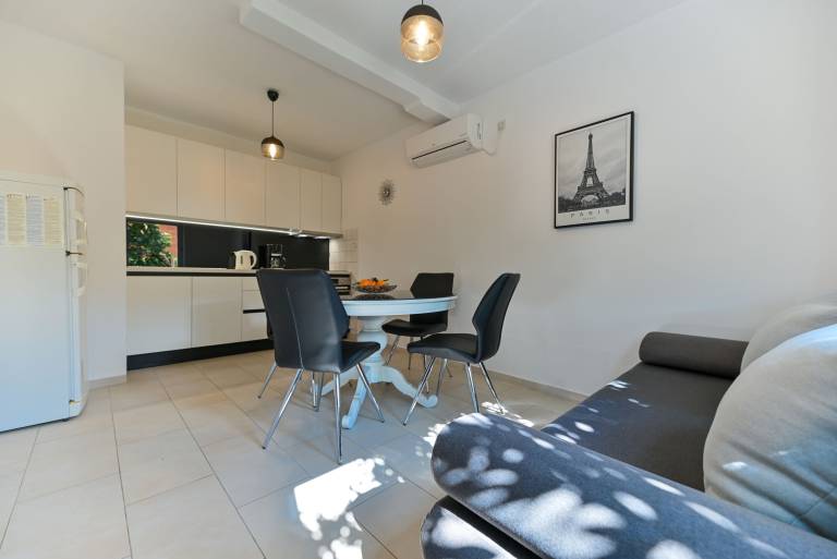 Rental apartment with grill, patio & pool | Garden view | Pets allowed — photo 3