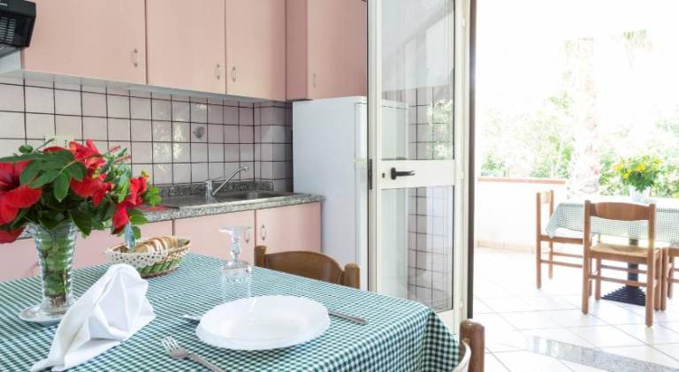 Beautiful serviced apartment with terrace, pool & hot tub | Good for workation | Dogs allowed — photo 4