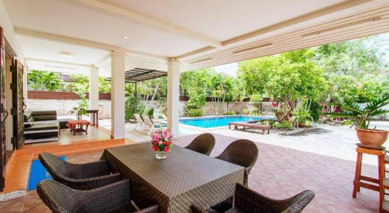 Villa with pool | Pets are welcome — photo 3