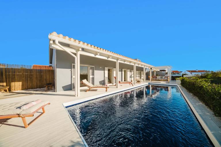 Villa with BBQ, yard & private pool — photo 4