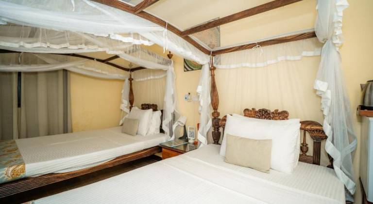 The Waves Beach Chalets — photo 2