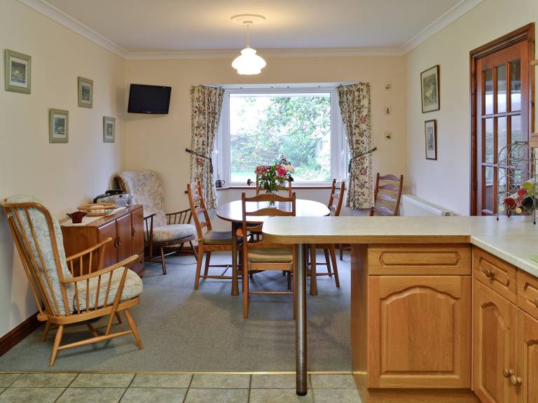 Cottage with garden — photo 5