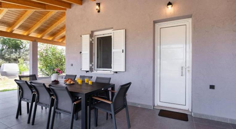 Beautiful vacation home with patio & garden | Close to the beach | Pets are welcome — photo 5