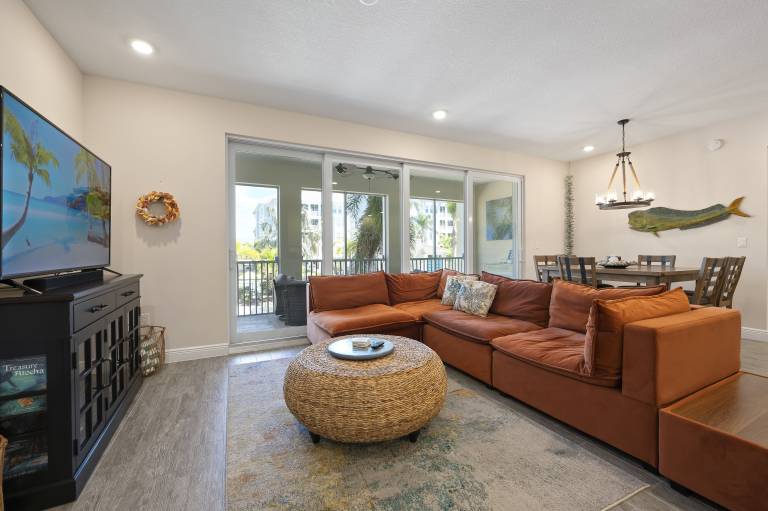 Family-oriented spacious condo with heated pool | Water view | Pets allowed — photo 2