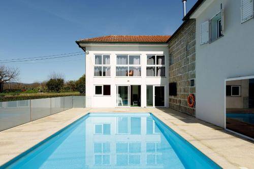 Rental apartment with terrace, yard & pool — photo 2