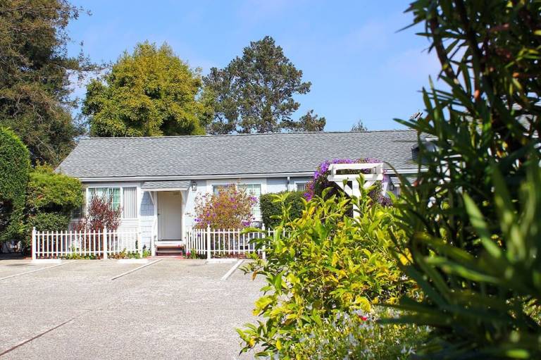 Harbor Inn