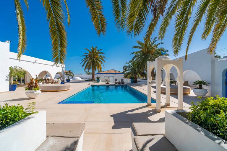 Wonderful villa with barbeque, garden & jacuzzi | City view | Pets are welcome in Torremolinos