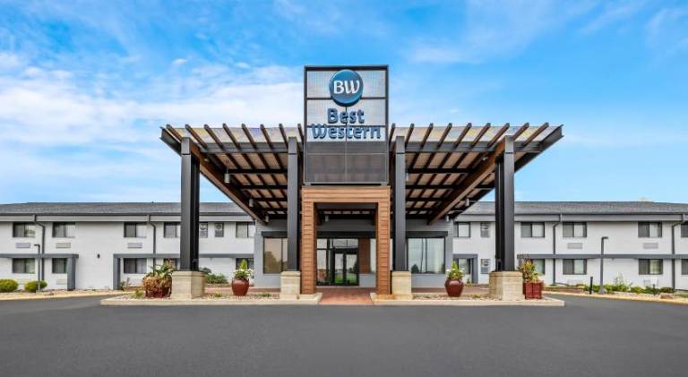 Best Western West Towne Suites in Madison, MI