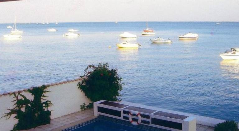 Villa with barbeque, garden & terrace in Lège-Cap-Ferret