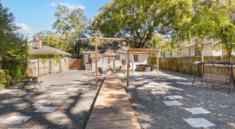 Charming vacation home with jacuzzi | Pet-friendly — photo 4