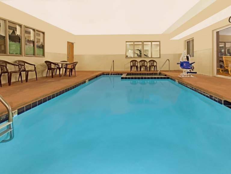 Days Inn & Suites by Wyndham Castle Rock — photo 3