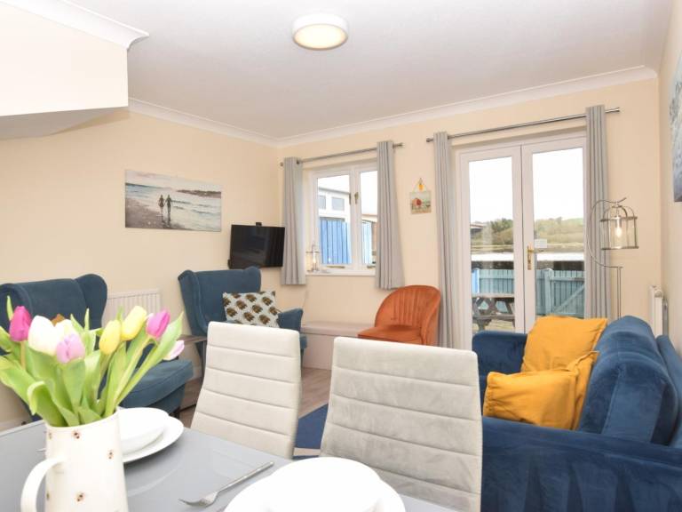 Cottage with garden | Water view — photo 2