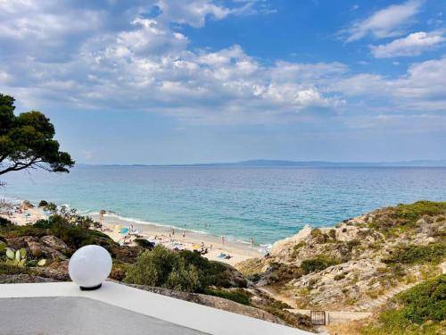 Fava's Villa on the Rocks — photo 4