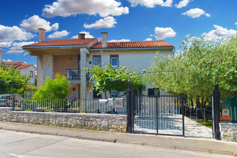 Child-friendly apartment with BBQ | Sea view | Pets are welcome in Pula