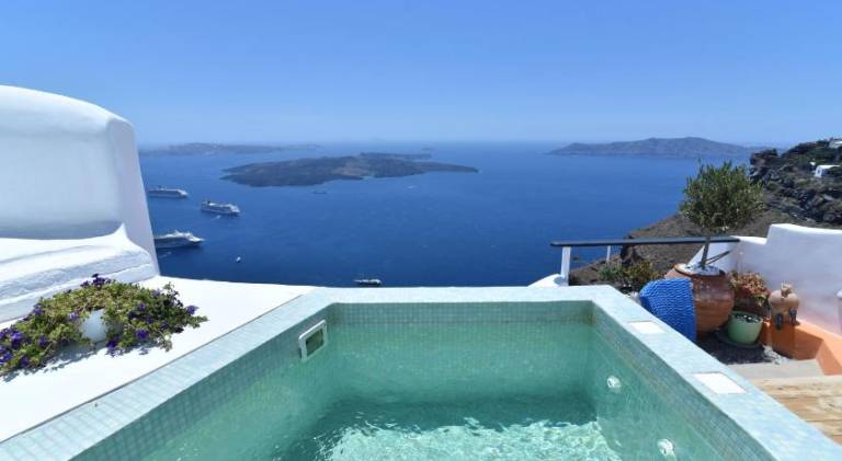 Holiday apartment with pool, jacuzzi & patio — photo 3