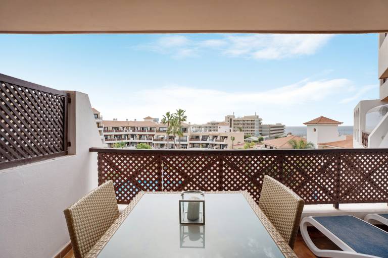 Vacation Apartment "Precioso En Golf De Sur" with Shared Pool, Private Terrace & Wi-Fi — photo 5