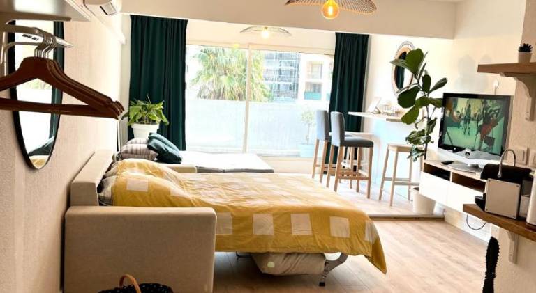 Apartment with pool — photo 2
