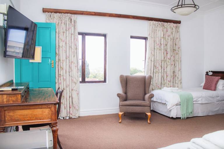 Accommodation  Bulwer