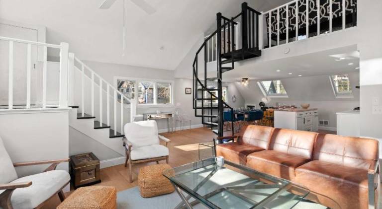 Unique Architectural Home Walk to town and beach — photo 4