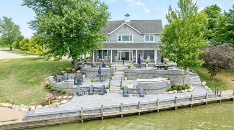 House Indian Lake